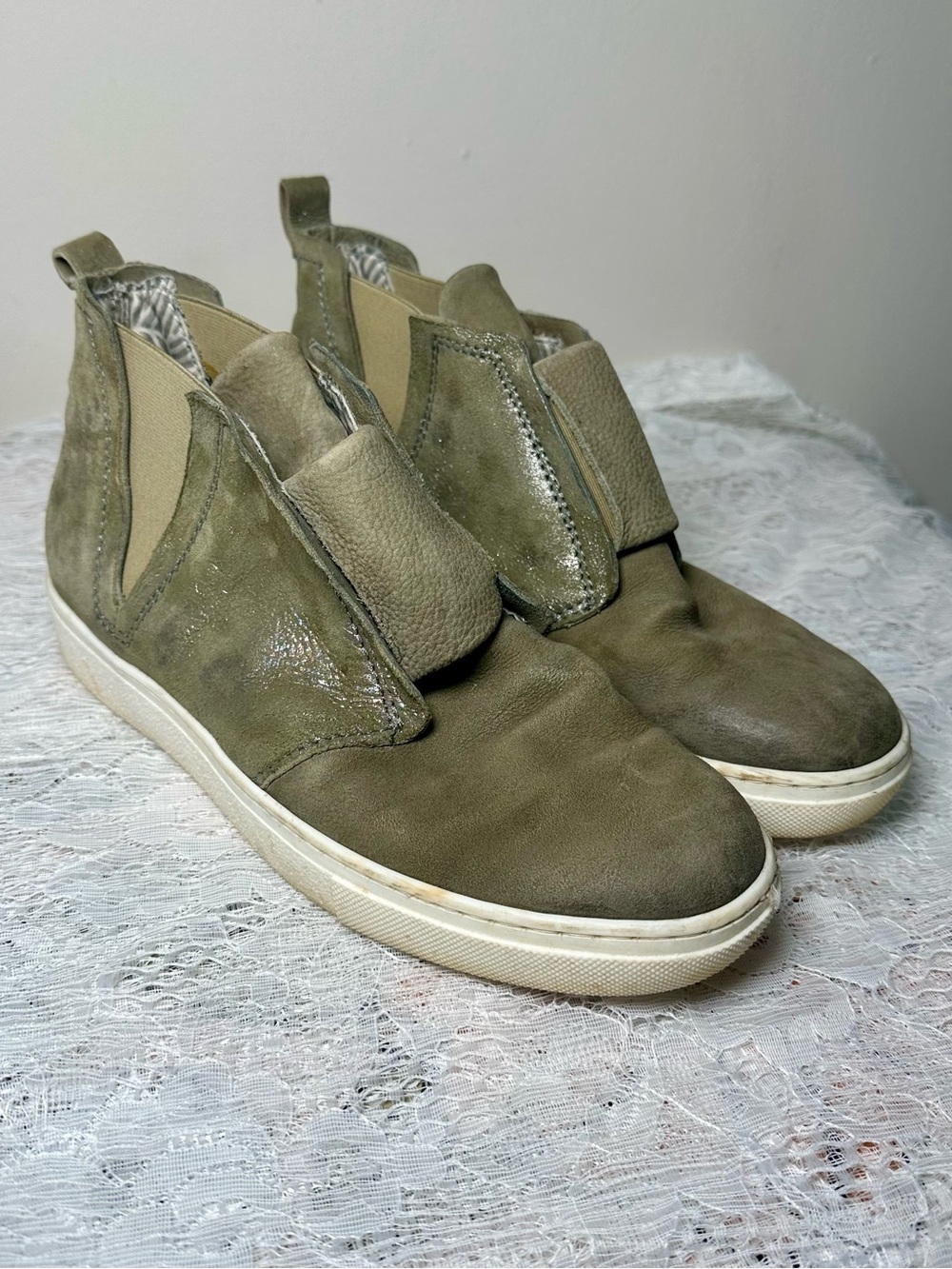 Miz Mooz Women’s Leather High Top Slip On Sneaker Army Green Casual Size 8.5